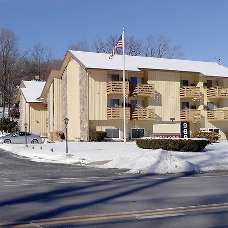 Iron Horse Inn Simsbury Buitenkant foto