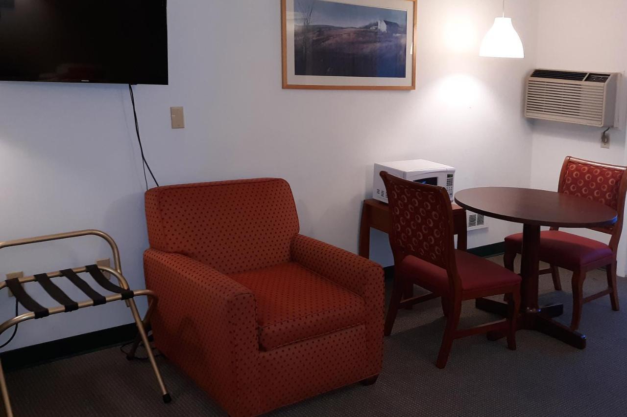 Iron Horse Inn Simsbury Buitenkant foto
