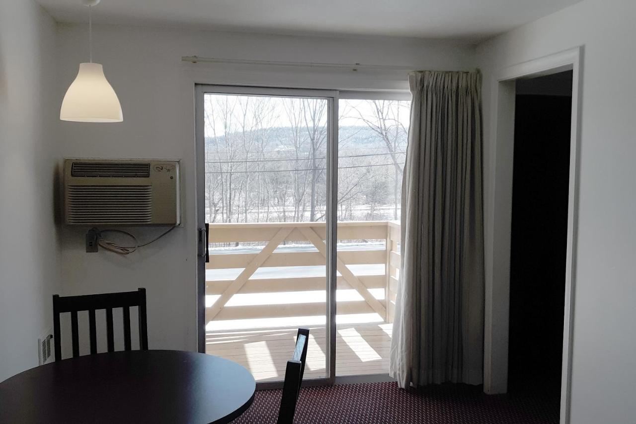 Iron Horse Inn Simsbury Buitenkant foto